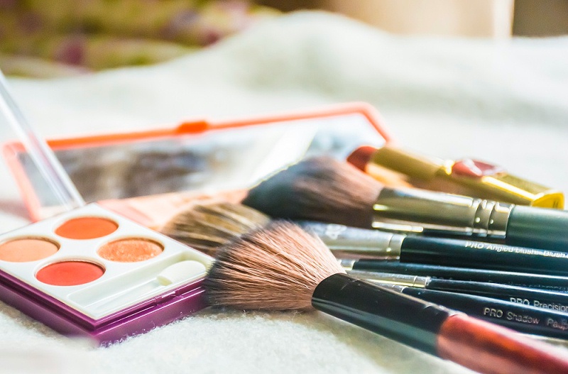 千庫網(wǎng)_化妝品化妝刷產(chǎn)品美妝攝影圖_攝影圖編號71183